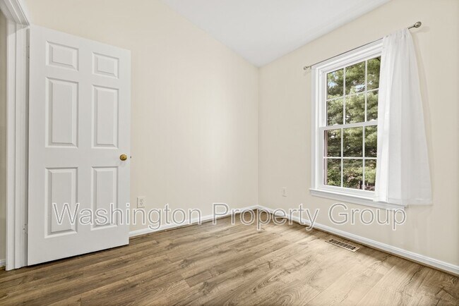 Building Photo - 4267 Fox Lake Dr