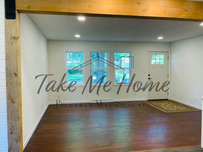 Building Photo - Charming Home in Great Location!