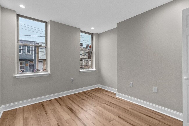 Building Photo - 200 N Glover St