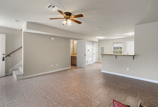 Building Photo - Siloam TownHome