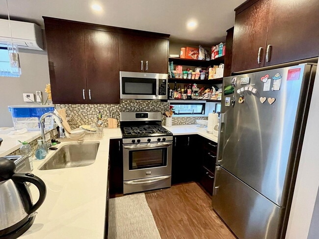 Building Photo - 107B 13th Ave E