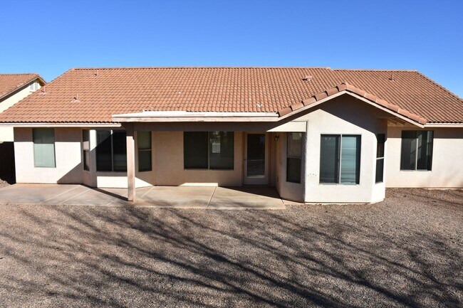 Building Photo - Fabulous Home Close to everything you'll Need in Sierra Vista, Az
