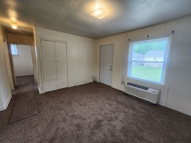 Building Photo - Qualified applicants receive 50% off your security deposit on this 2-bedroom apartment!