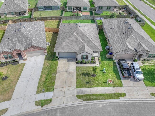 Building Photo - 204 Rockbridge Dr