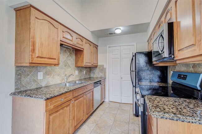 Building Photo - 5640 Cedar Creek Dr