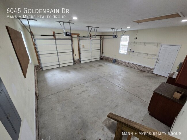 Building Photo - 6045 Goldenrain Dr