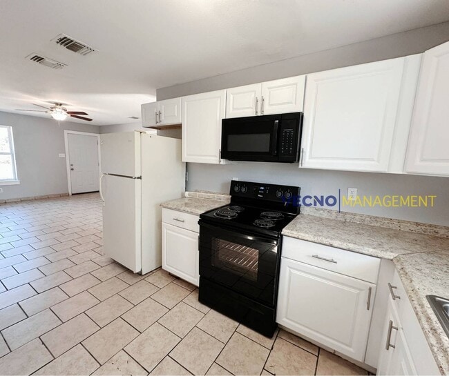 Building Photo - 135 Nopal St