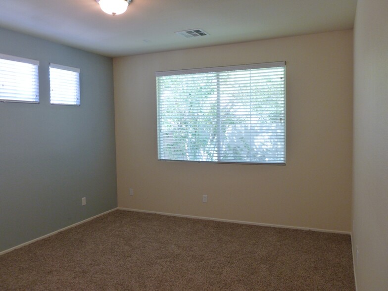 Building Photo - 5717 Leonidas St