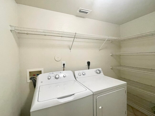 Building Photo - 6533 Emerald Dunes Dr