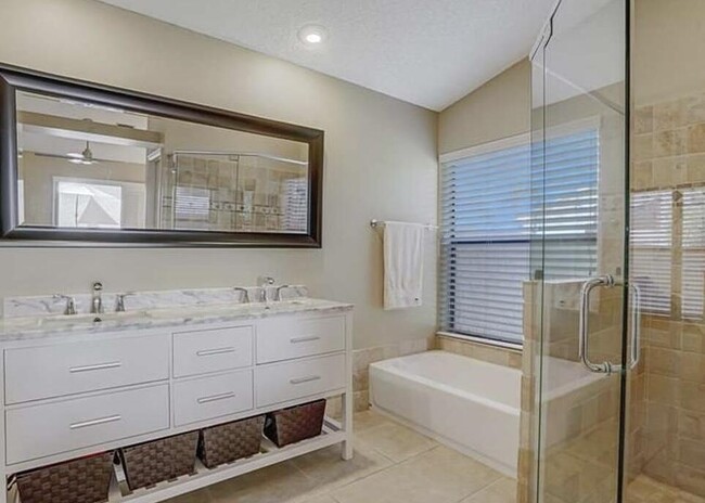 Building Photo - 10552 Santa Laguna Dr