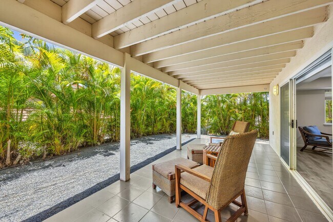 Building Photo - Newly Renovated Furnished 3BR/1BA Downstairs Unit with Pool Access in South Kihei