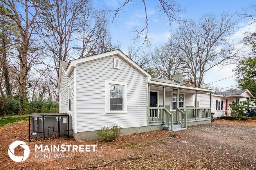 Building Photo - 2558 Hemphill St