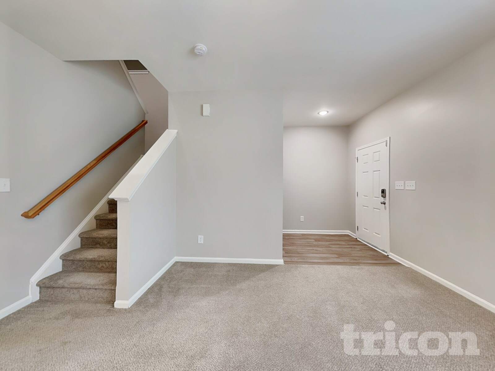 Building Photo - 2092 Roscommon Dr