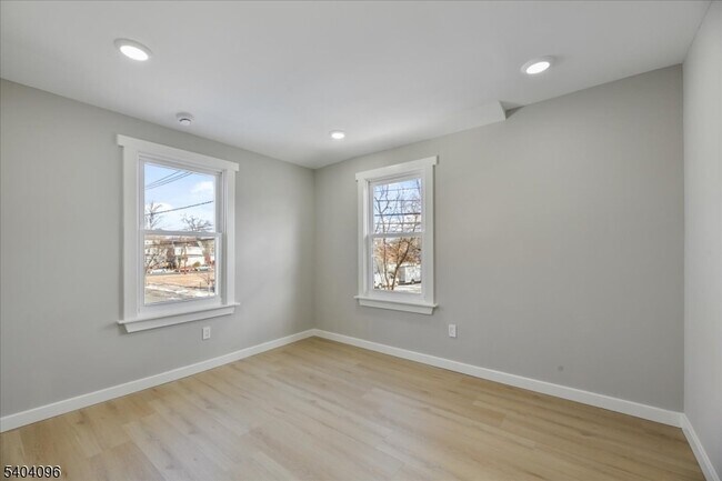 Building Photo - 143 Johnston Ave