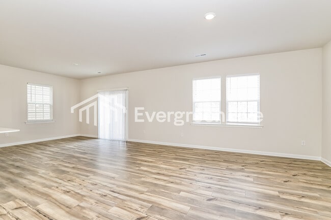 Building Photo - 5519 Hydrangea St