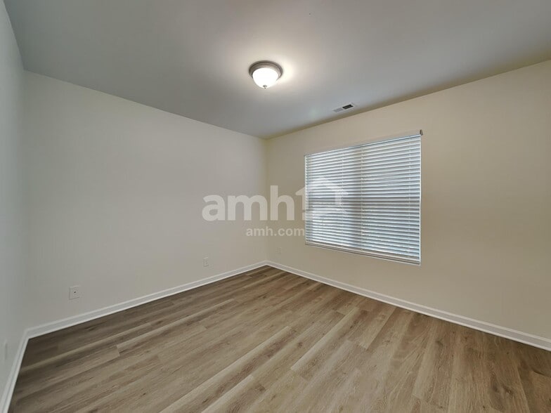 Building Photo - 132 Drewsbury Dr