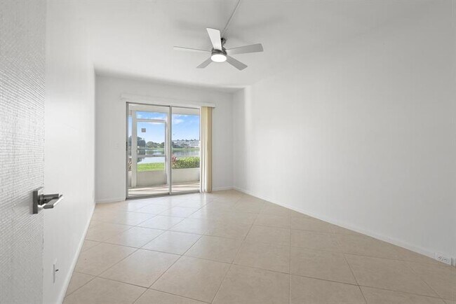 Building Photo - 1056 Exeter