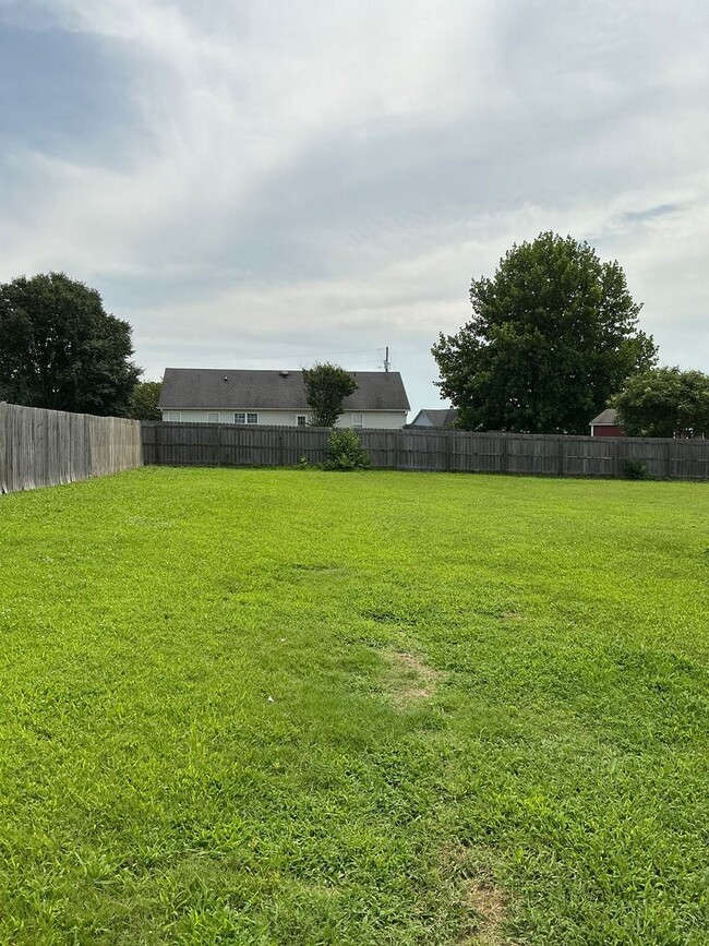 Building Photo - Summers best kept secret !