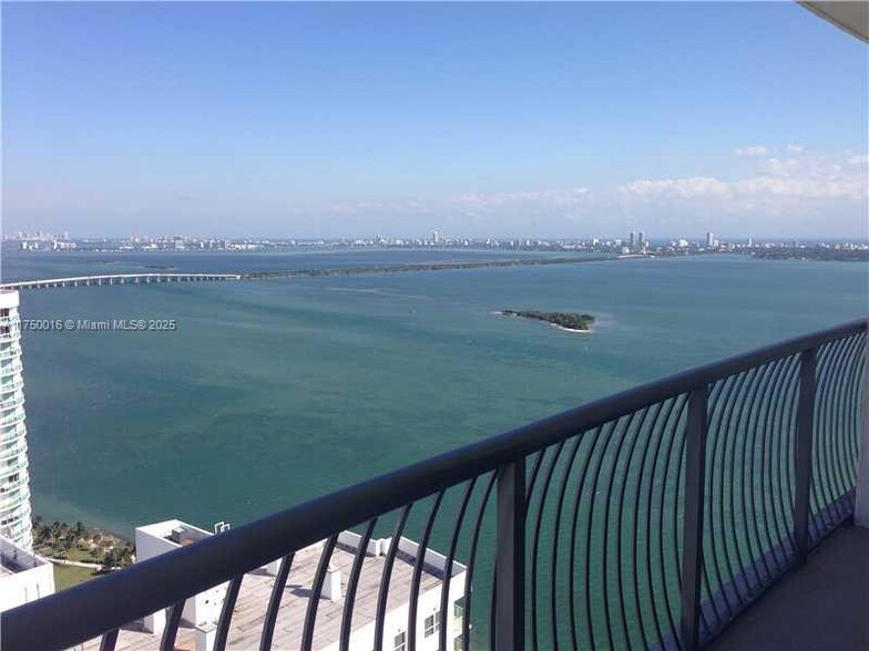 Building Photo - 1750 N Bayshore Dr