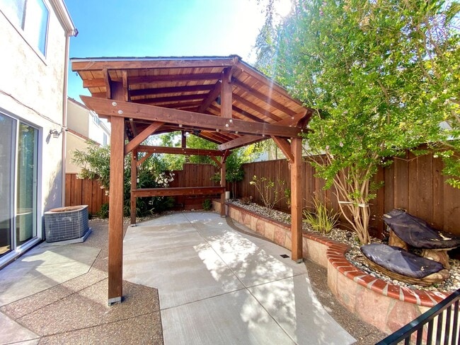 Building Photo - Gorgeous 4-bedroom Ardenwood Home for rent...