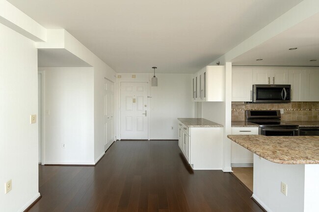 Building Photo - 20 2nd St