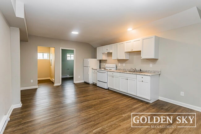 Building Photo - 1600 S Batavia Ave