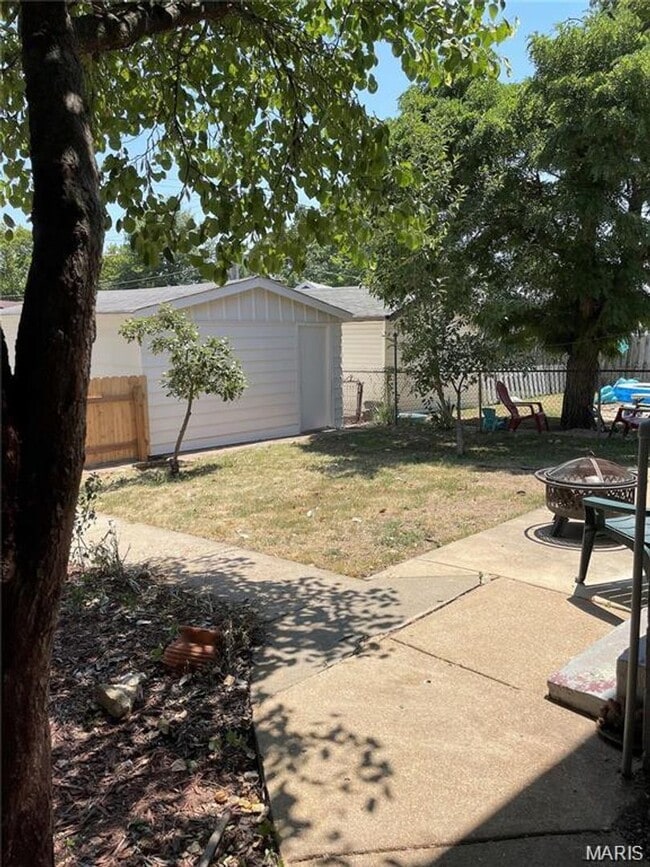 Building Photo - Open floor plan in ideal south city location