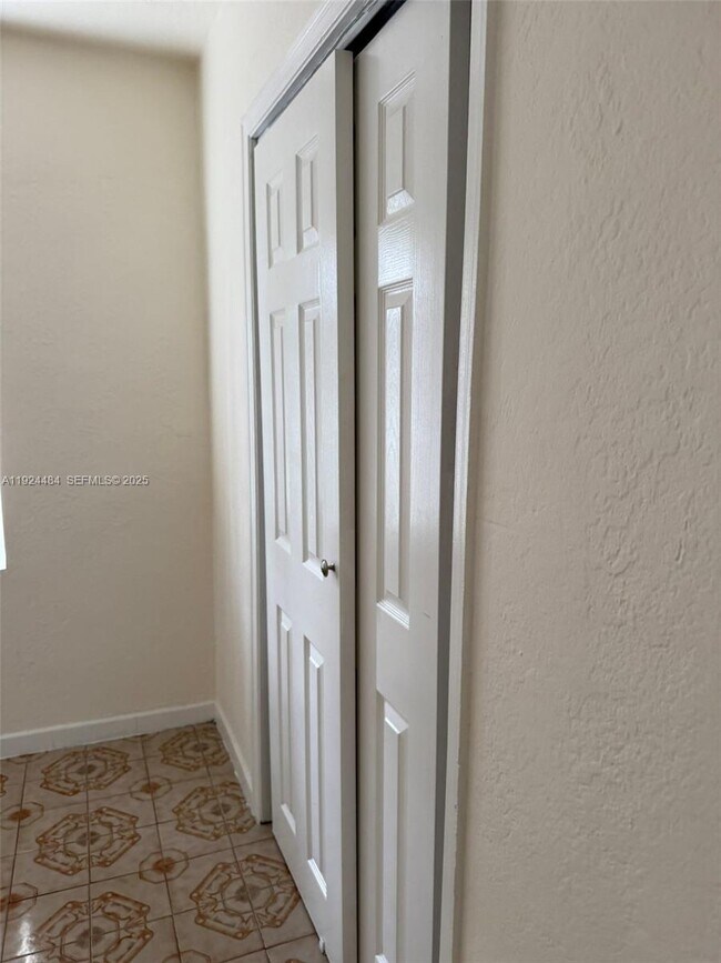 Building Photo - 791 E 21st St