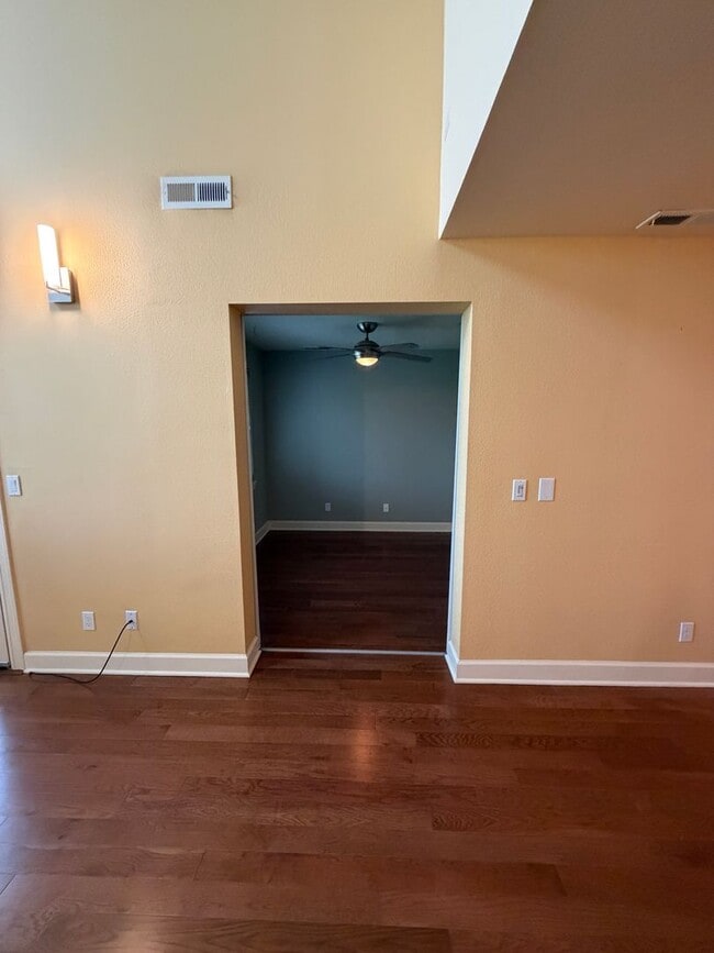 Building Photo - WONDERFUL COLUMBIA SHORES CONDO!