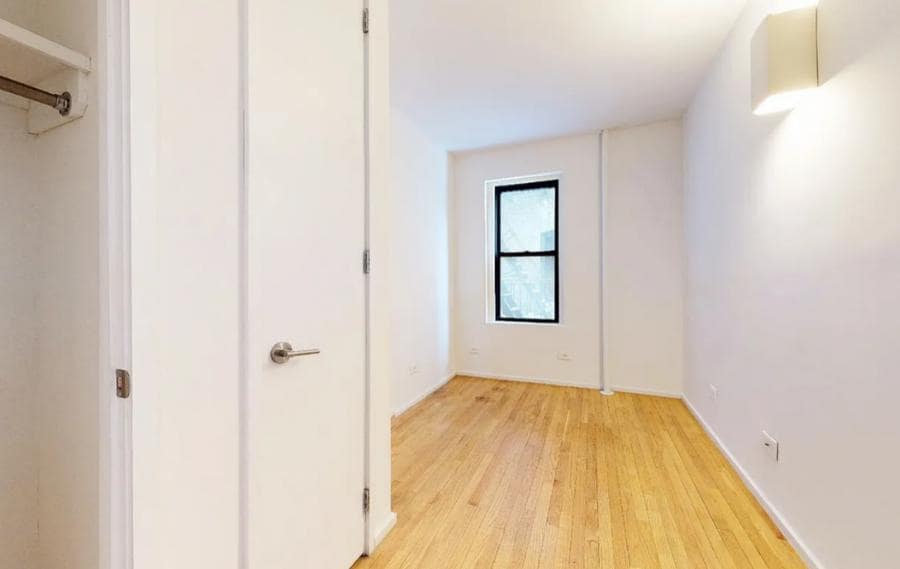 Building Photo - Seaman Ave