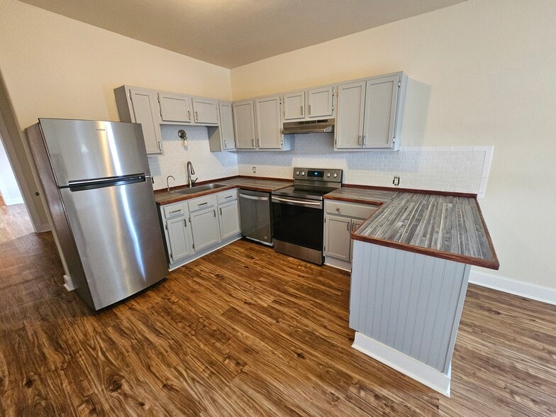 Building Photo - 536 S Telemachus St