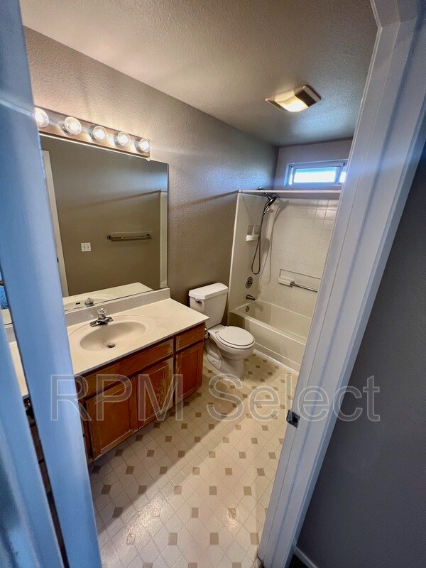 Building Photo - 4932 Chaps Ct