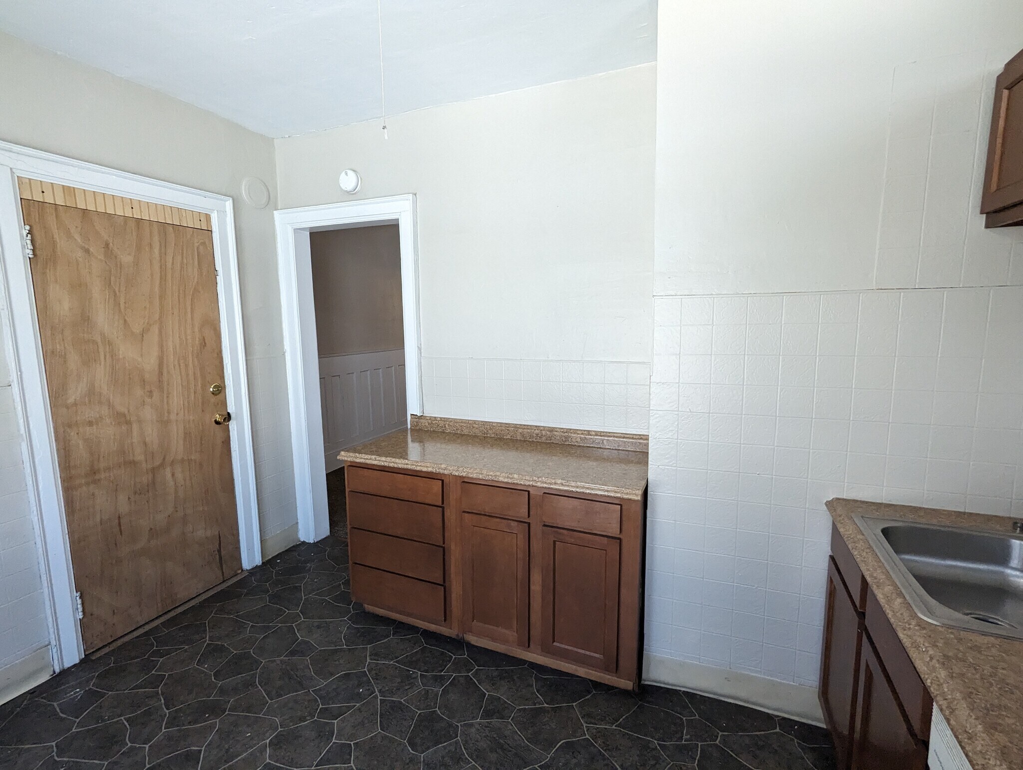 Building Photo - 576 Potomac Ave