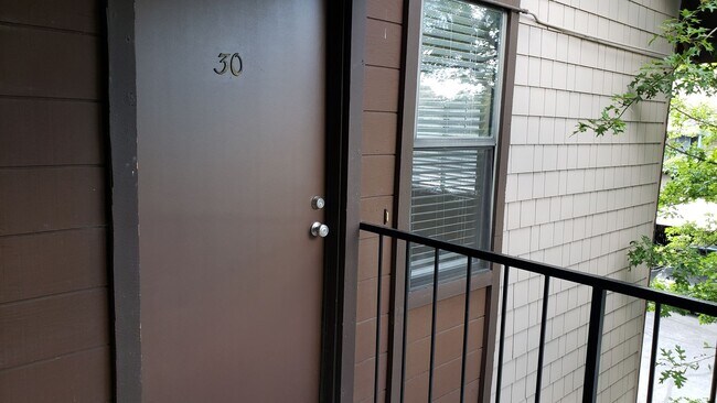 Building Photo - 1465 E Peckham Ln