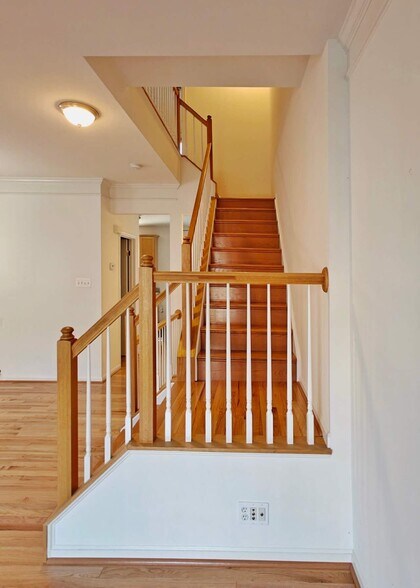 Building Photo - 13030 Park Crescent Cir