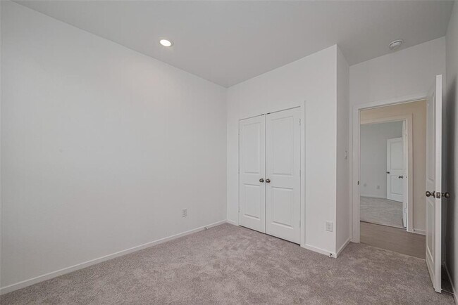 Building Photo - 6743 Iron Clover Dr