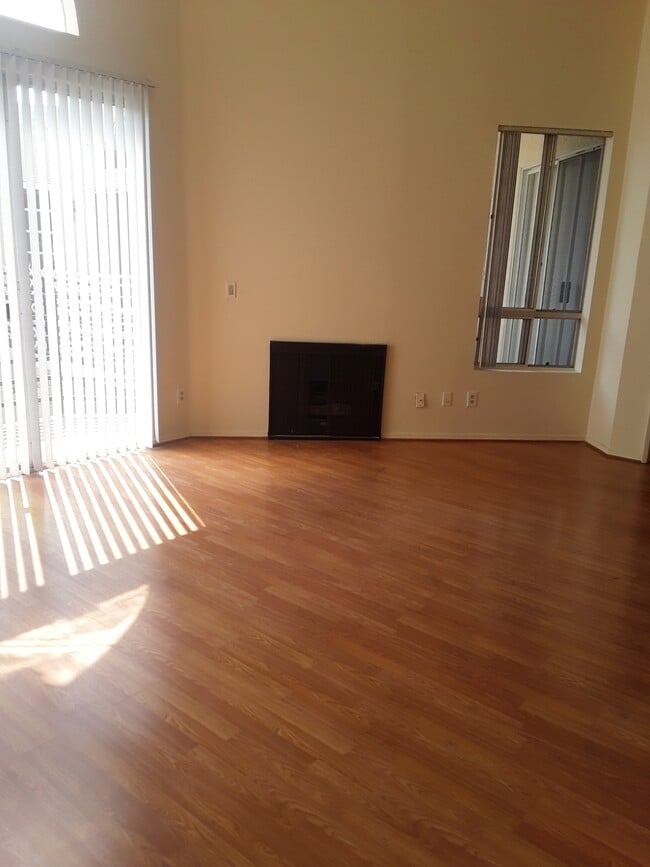 Primary Photo - 330 S Harvard Blvd