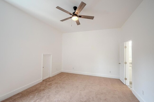 Building Photo - 1993 Reynolds Dr SW