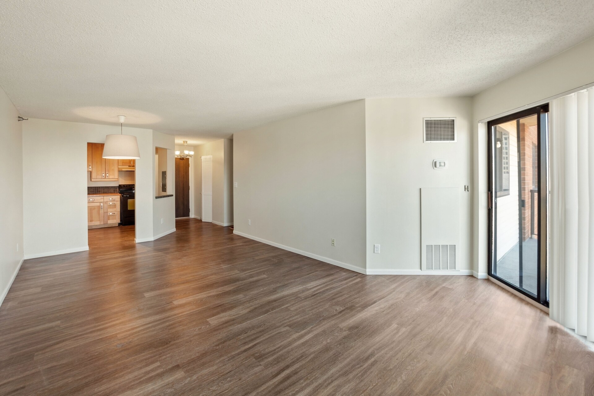 Empty towards front door - 78 10th St E