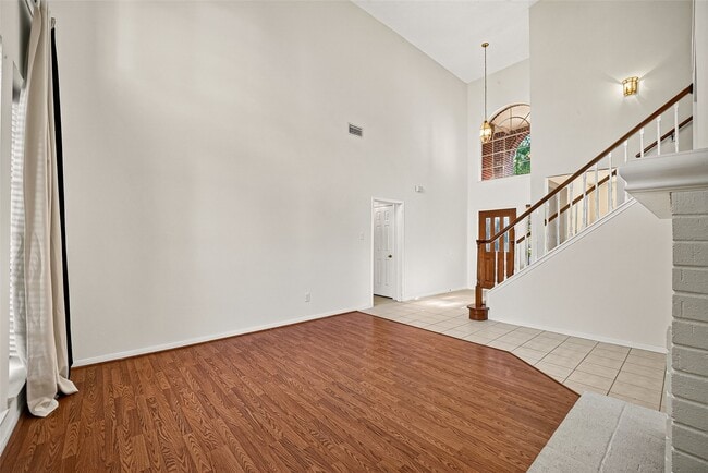 Building Photo - 2411 Charter Oaks Ct