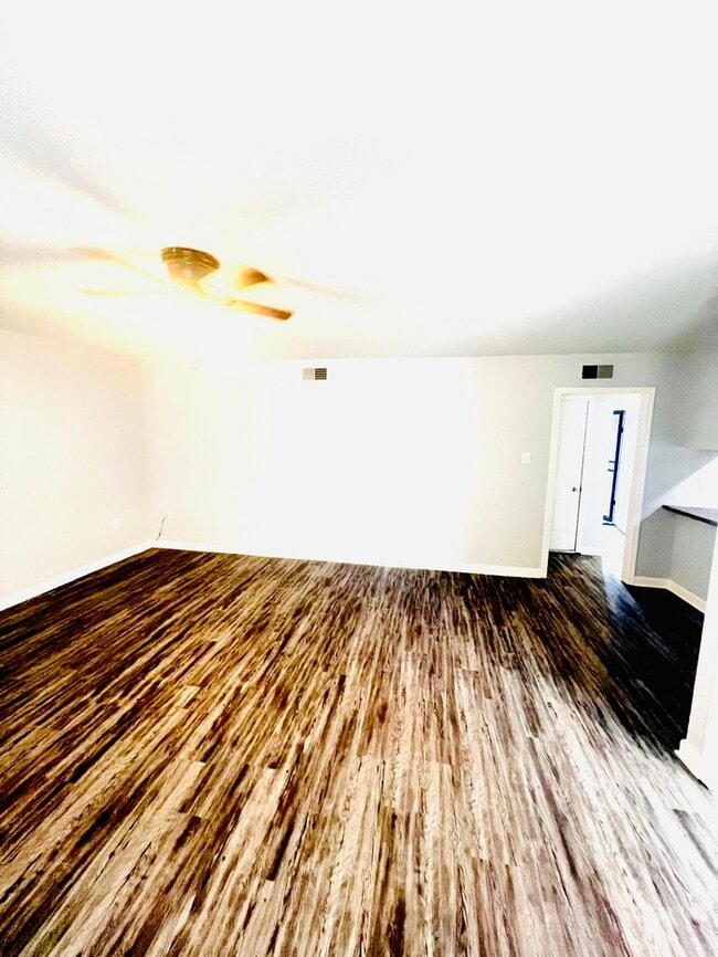 Building Photo - Newly Renovated Home