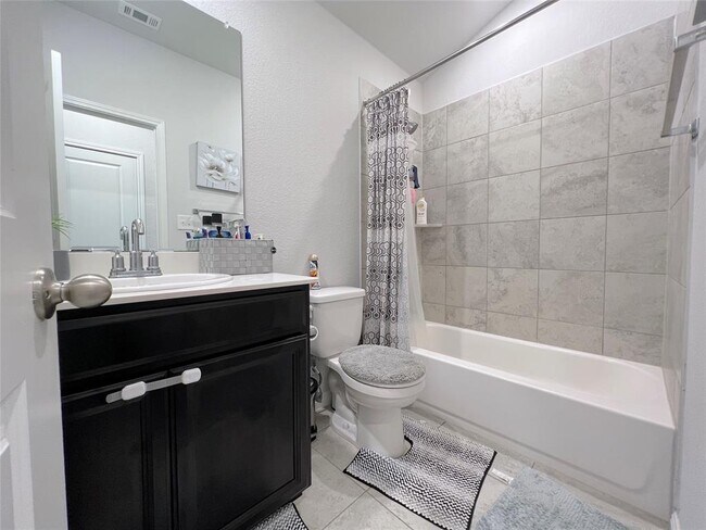 Building Photo - 502 Mossy Rock Dr
