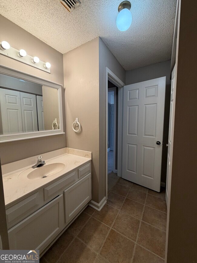 Building Photo - 409 Baltic Ct