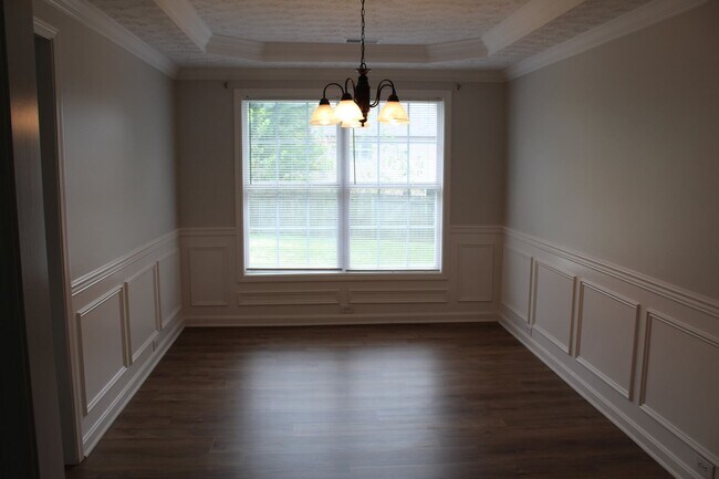 Building Photo - Beautifully Renovated Home in Worthington ...