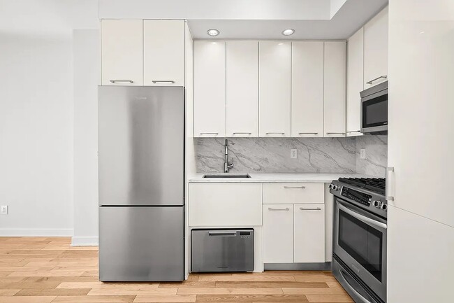 Building Photo - 49 E 34th St