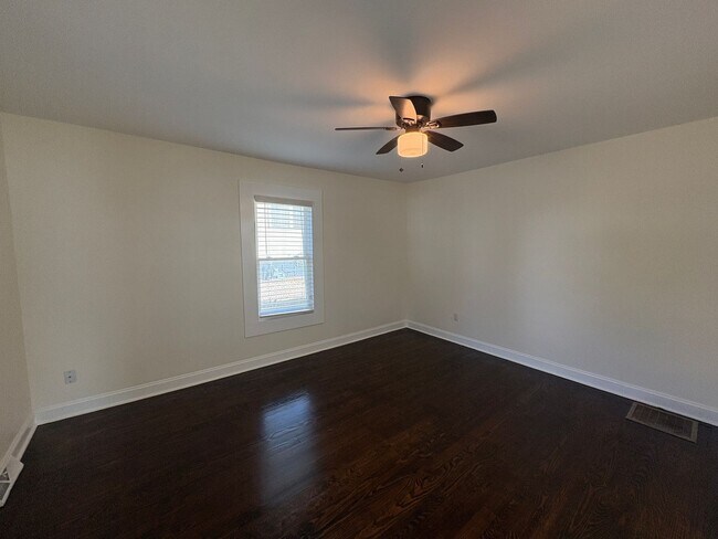 Building Photo - 2/2 Charming Home in West Greenville!