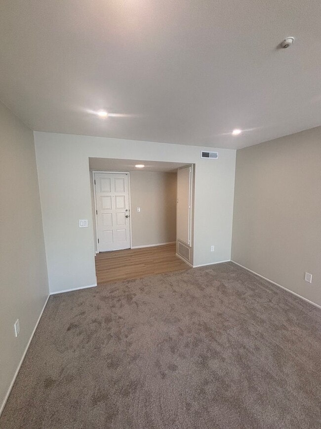 Building Photo - 2510 Yulupa Ave