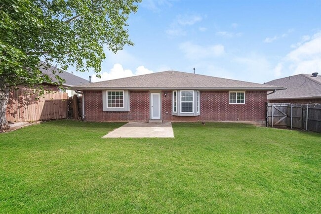 Building Photo - 9423 Peachtree Ln