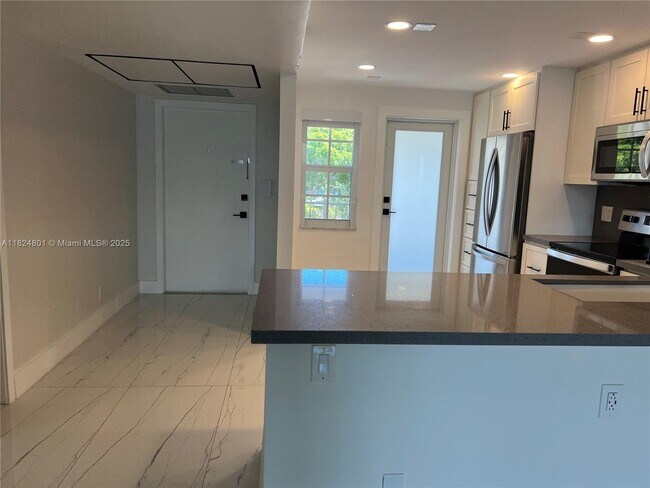Building Photo - 3090 N Course Dr