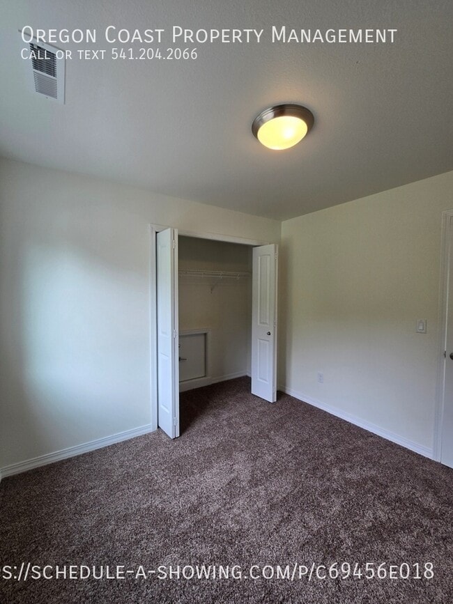 Building Photo - 4822 SW 48th Ct